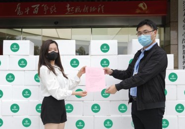 「为公益而战：开云体育官网妙用慈善桌将一定比例抽水捐赠教育医疗，体现社会责任」